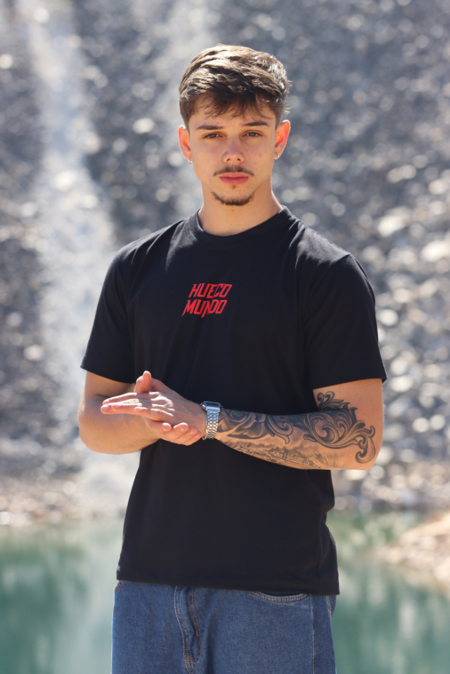 Camiseta Unissex Espadas